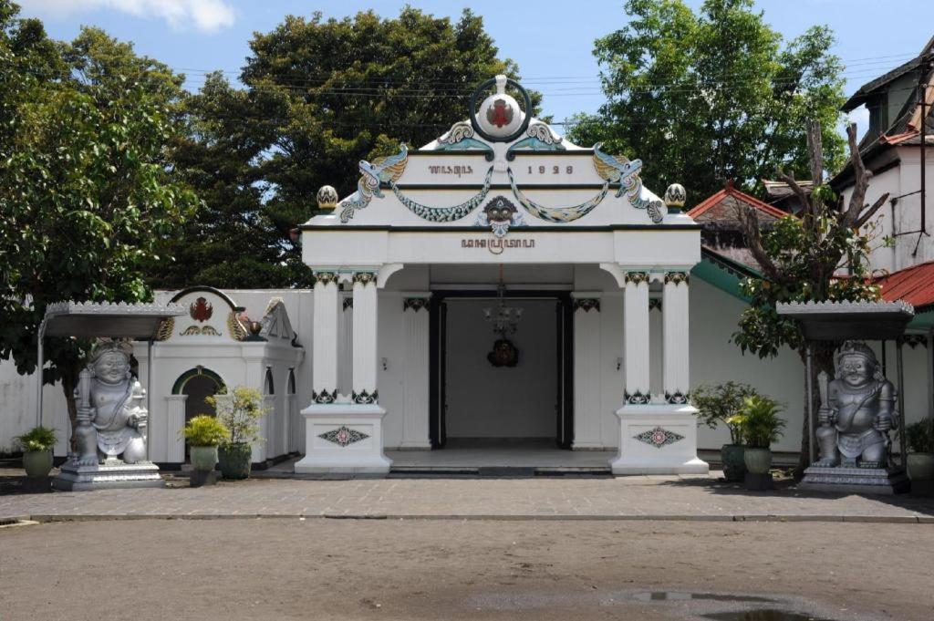 Wakeup Homestay Yogyakarta Exterior photo